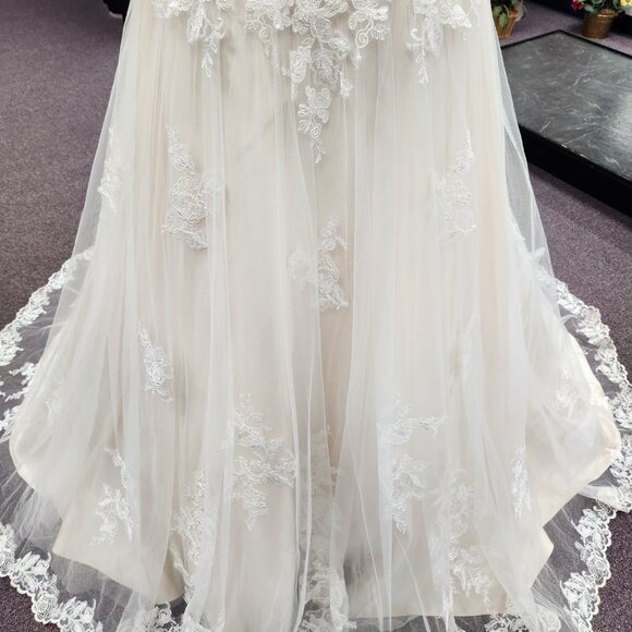 Symphony Bridal S3718 Size 8 Ivory/Champagne Tulle/Lace Ballgown Bridal Gown - Picture 3 of 8